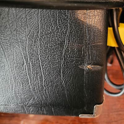 Rogue VB100 - Sunburst with Ashdown Amp image 8