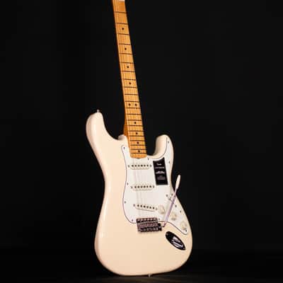 Fender Vintera III Late '60s Stratocaster, Maple FB, Olympic White image 8