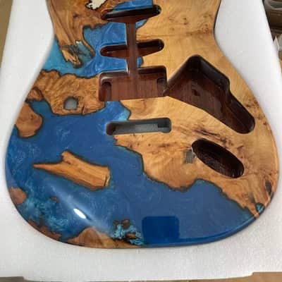Single-Single-Humbucker pickup setup River table style Resin wood Blue seawater resin veneer Mahogany strat Electric guitar body SSH image 1