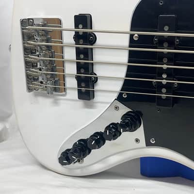 Sire Marcus Miller V7 5-String J-Style Electric Bass image 5