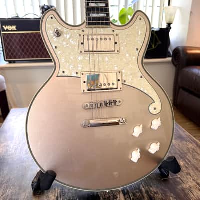 D'Angelico Deluxe Brighton Double Cut Desert Gold 2021, With Hard Case and Free Shipping image 1