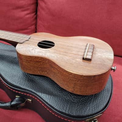Aloha Royal Soprano Ukulele with Case - Mahogany image 7