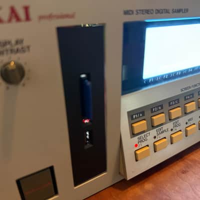 Immaculate AKAI S1000 MIDI Stereo Digital Sampler w 32MB RAM Maxed, Factory Level 4M Mod, New PSU, ZuluSCSI 2026 USB-C, 20x16GB SD cards, Analog & Digital synth/drum libraries, Original Box, English & Japanese Manuals - (1989) image 3