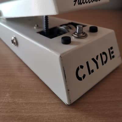 Fulltone Clyde Original Wah January 2002 S/N : 2804 First Series White Standard image 20