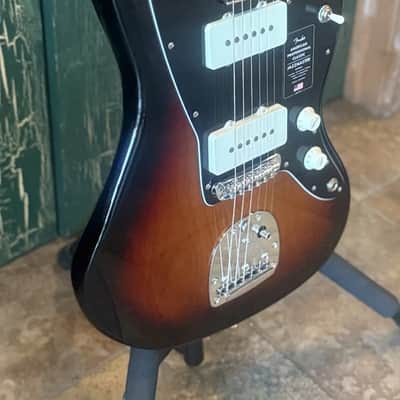 Fender American Pro Classic Jazzmaster Electric Guitar HH 3 Color Sunburst w Bag image 2
