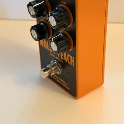Berserker Electronics Molder Peach 2020’s - Black and orange image 2