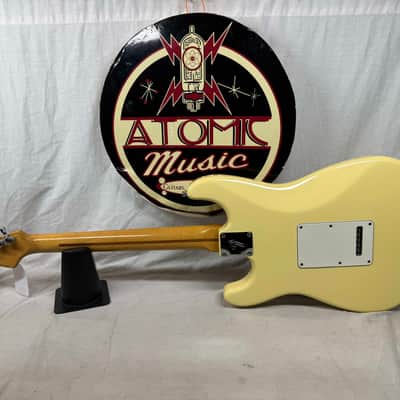 Fender Yngwie Malmsteen Signature Stratocaster Guitar with Case - signed! 1992 - Vintage White / Maple neck image 8