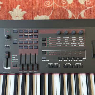 YAMAHA S70 XS - 76 Key Synthesizer Stage Piano image 4