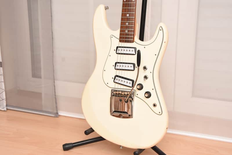 Aria Diamond 1803 T – Japanese Vintage Hertiecaster / Stratocaster