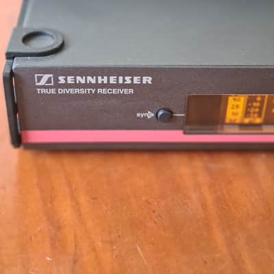 Sennheiser Sennheiser EM100 G3 True Diversity Receiver + SKM100 G3 Handheld Transmitter – 780-822 MHz – Professional Wireless System 🔥 image 10