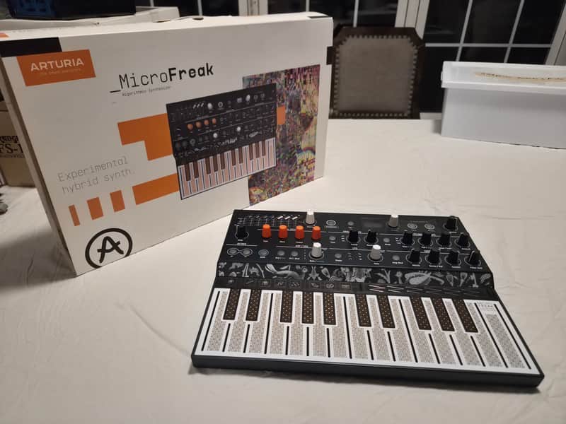 Arturia MicroFreak 25-Key Algorithmic Synthesizer 2019 - Present - Black imagen 1