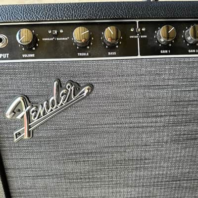 Fender Super-Sonic 22 2-Channel 22-Watt 1x12" Guitar Combo 2010 - Present - Black image 3