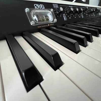Korg SV2-88SP Stage Vintage Digital Piano with Speakers 2020 - with travel bag image 2