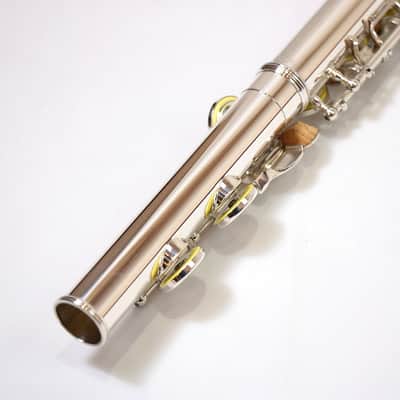 YAMAHA Yamaha YFL-411 Silver-Body Flute [012890] (06/15) image 2