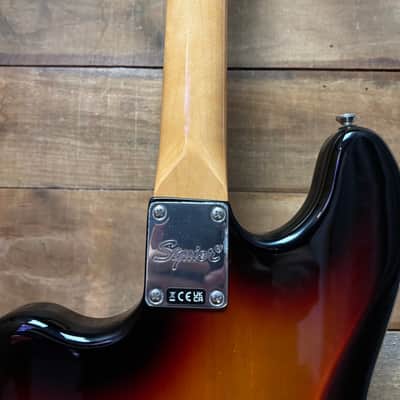 Squier Classic Vibe Bass VI 3-Tone Sunburst image 10