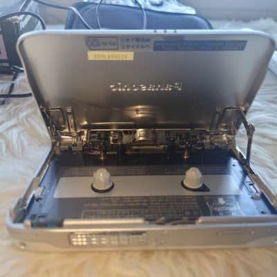 Panasonic rq-sx71 late 90s - Silver walkman portable cassette player image 6