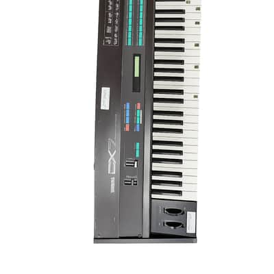 Yamaha DX7 SYNTH 1980'S