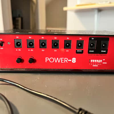 Gator GTR-PWR-8 Power Supply With 8 Isolated Outputs 2010s - Black image 2