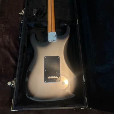Fender Silverburst Stratocaster players plus with fender noiseless pickups and deluxe locking hard case image 6