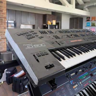 Roland JD-800 61-Key Programmable Synthesizer 1991 - 1995 - Carbon