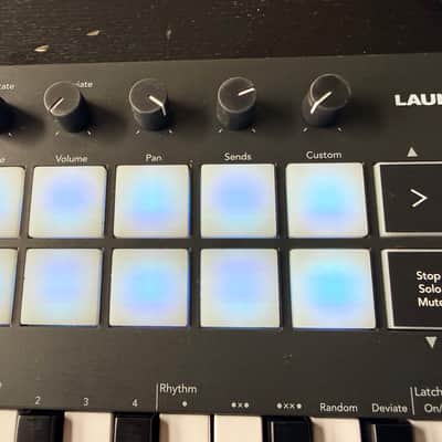 Novation Launchkey Mini MKIII MIDI Keyboard Controller 2019 - Present - Black image 6