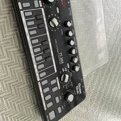 Cyclone-Analogic TT-303 Bass Bot - Gearspace