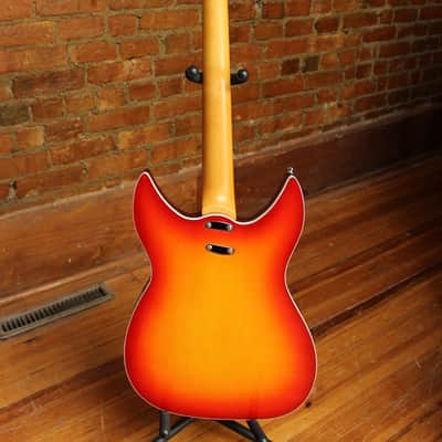 Godin Dorchester 4 Short Scale Bass 2017 Cherry Burst image 4