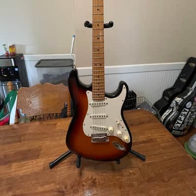 1996 Fender American Standard Stratocaster with Maple Fretboard 3-Color Sunburst image 9
