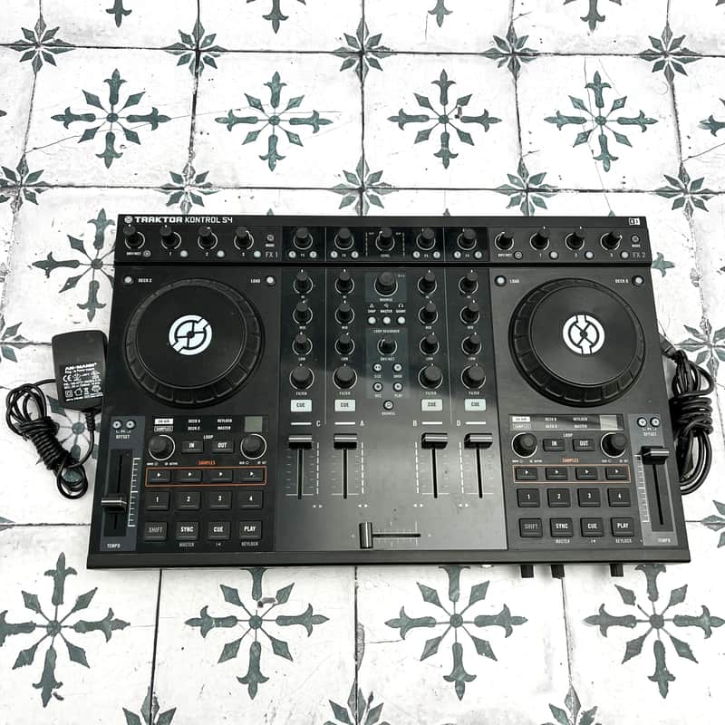 2018 Native Instruments Traktor Kontrol S4 MK1 Black