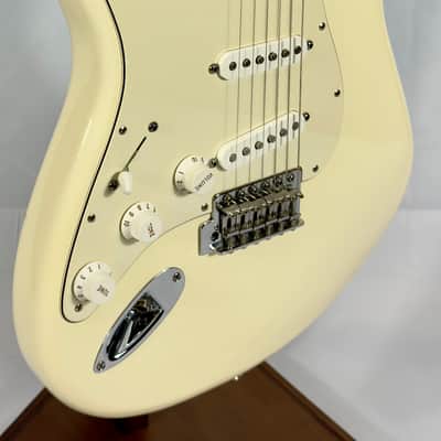 Fender Stratocaster Left Handed MIM Mexico 2011 - Cream image 2
