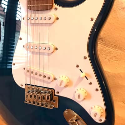 ! Vision ST-5 electric guitar in translucent blue - Strat style ! image 5