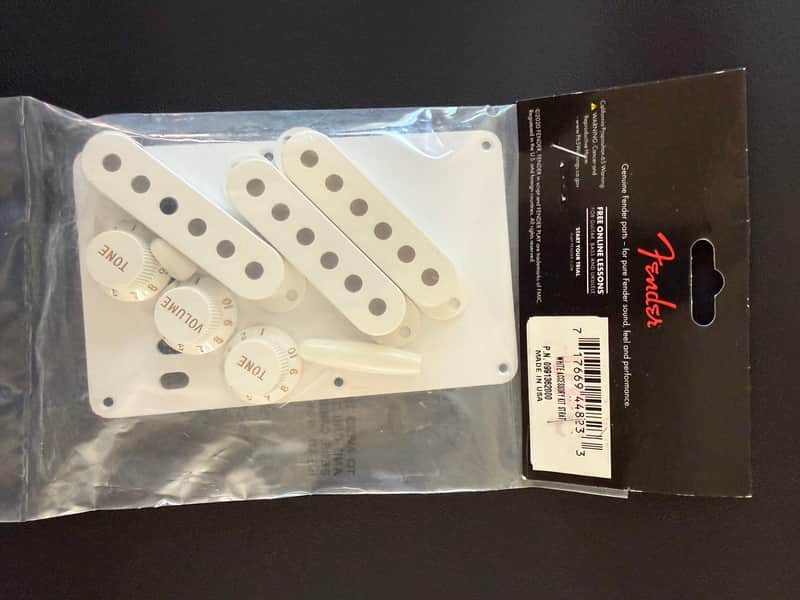 Fender 099-1362-000 Stratocaster Accessory Kit 2010s - White image 1