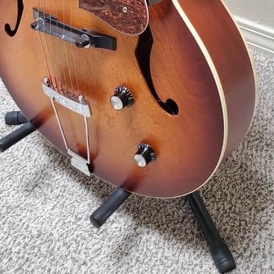 Godin 5th Avenue Kingpin - Cognac Burst image 4