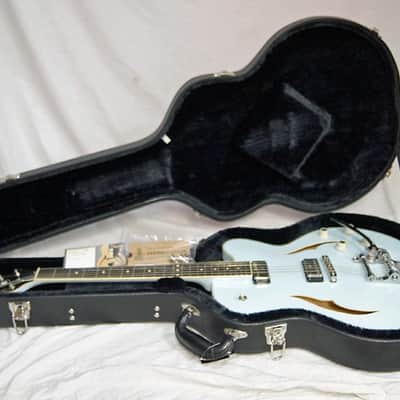 Hofner German Made HVS-CLBLO Verythin Single Cutaway Electric Guitar, Light Blue image 17