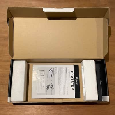 Arturia BeatStep MIDI Controller 2014 - Present - White image 12