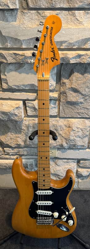 Fender Stratocaster with 3-Bolt Neck, Maple Fretboard 1975 - Natural image 1