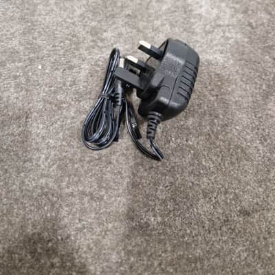 Baofeng UV-5R Black Receiver - Like New w/ Original Box & charging port, Antennae image 7