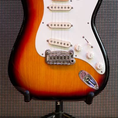 G&L Legacy 1995 - Sunburst image 4