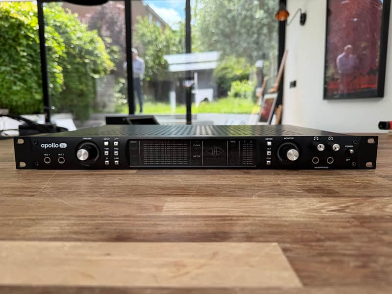 Universal Audio Apollo 8p QUAD Thunderbolt 2 Audio Interface 2010s - Black image 1