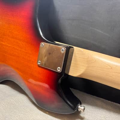 Eastwood Magnum Electric Bass Guitar Sunburst image 9