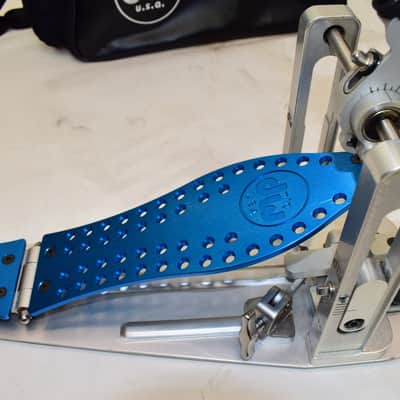 DW DWCPMDDBL MDD Machined Direct Drive Single Bass Drum Pedal, Cobalt w/ Bag image 3