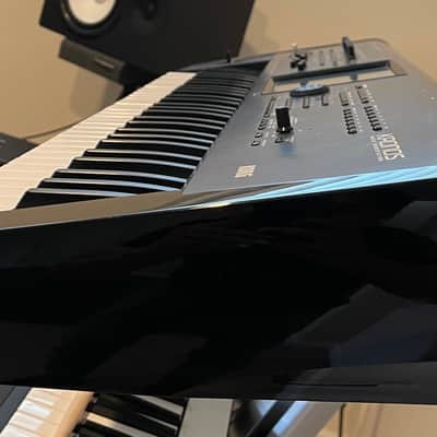 Korg Kronos 61 - Excellent image 2
