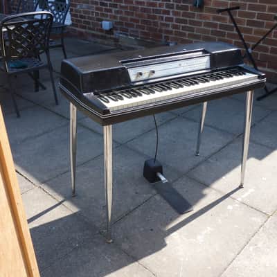 Wurlitzer 200A  electric piano (USA/1975) + music stand image 1