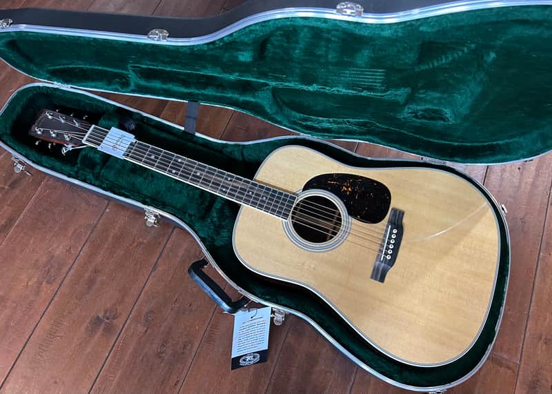 Martin D-35 Spruce/Rosewood Dreadnaught /5lbs. 0.1oz With Hardshell Case #2853049 image 1