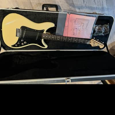 Fender Lead 11 Vintage Electric Guitar Original W/ case 1981 - Artic white image 1