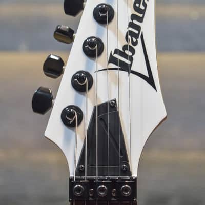 Ibanez S570B S-Series HSH Infinity Pickups White El. Guitar w/Bag - #120701722 image 5