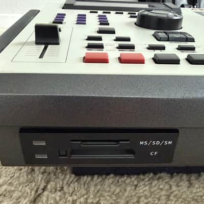 Immagine Akai MPC2000XL SE1 MIDI Production Center 2000 - 2005 - Grey - 5