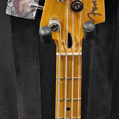 Fender Player II Mustang Bass PJ - 3-color Sunburst with Maple Fingerboard 2025 image 3