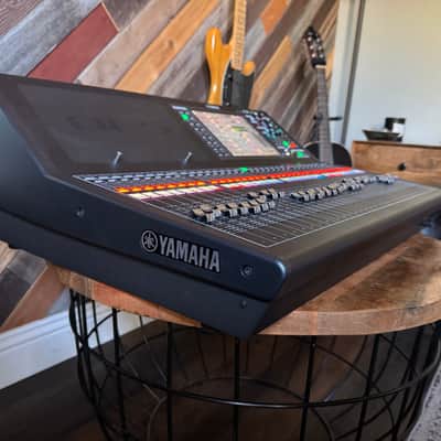 Yamaha QL5 Digital Mixing Console image 1