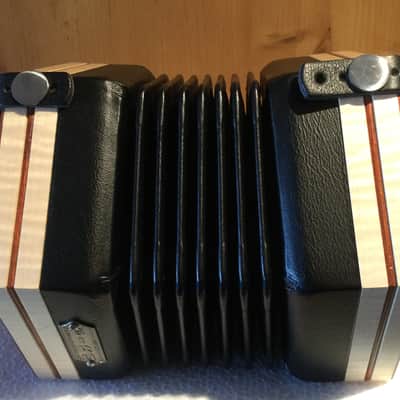 The Eirú Concertina by The Irish Concertina Company image 2